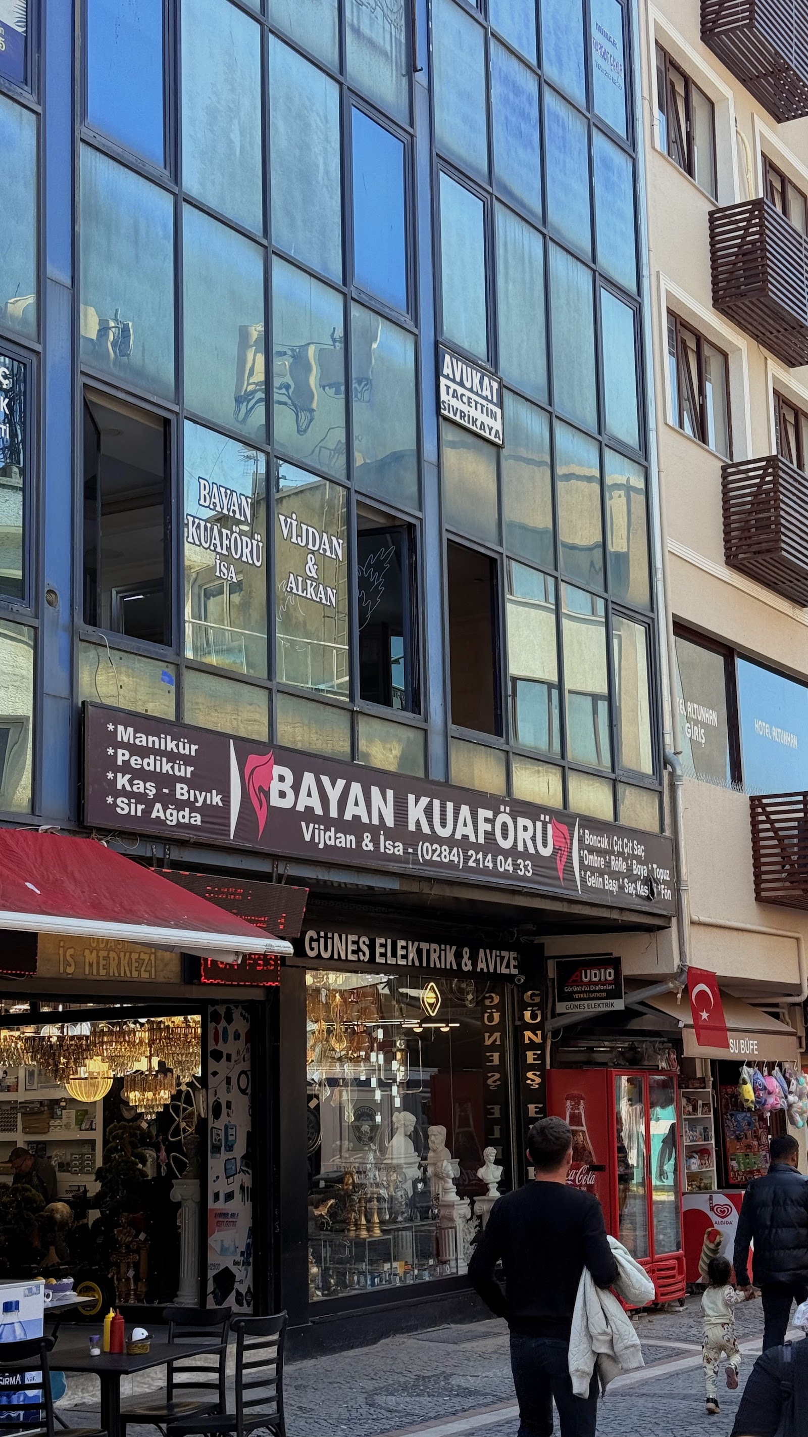 Bayan Kuaförü İsa & Vijdan