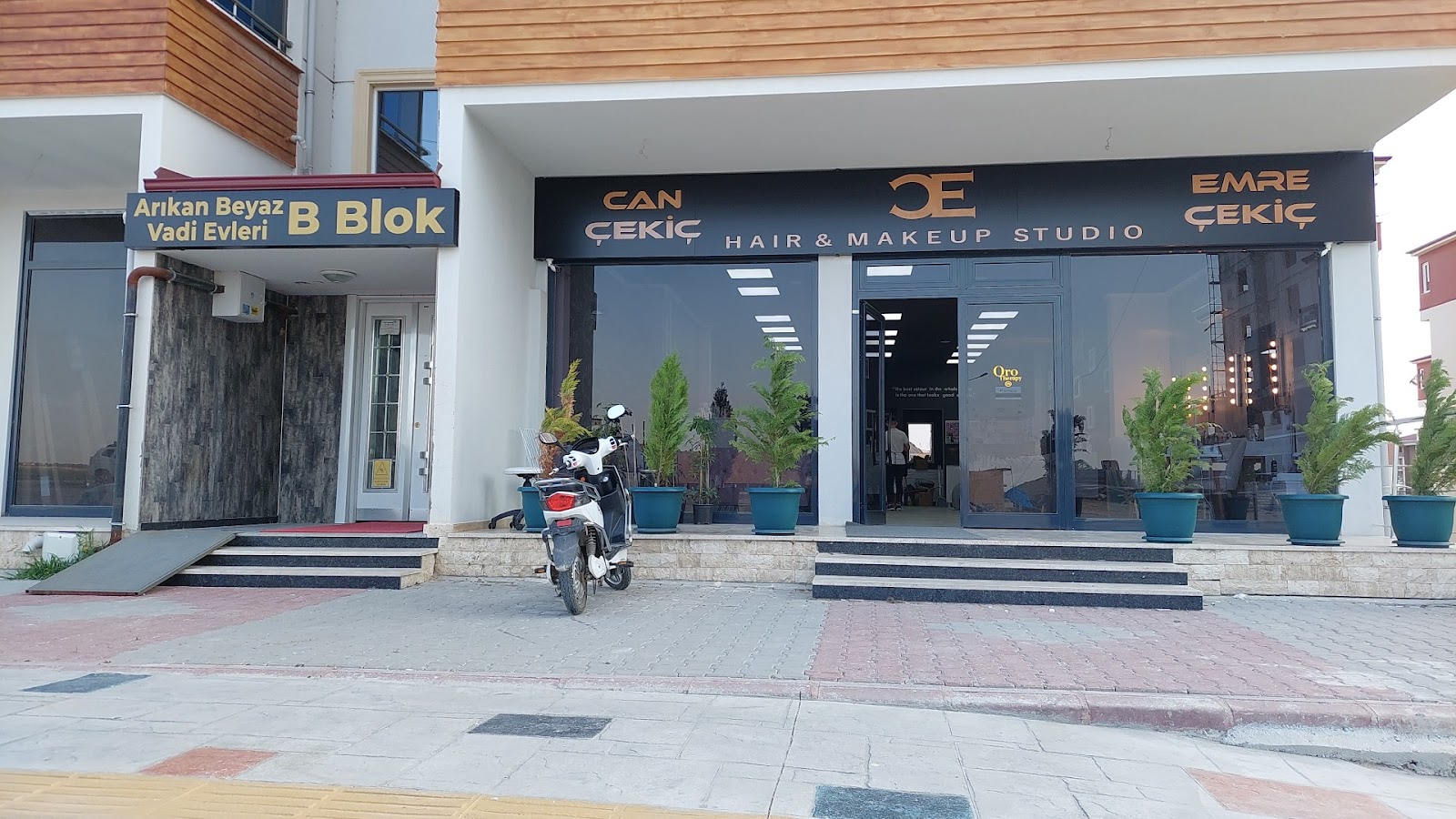 Can çekiç Emre çekiç hair&makeup studio